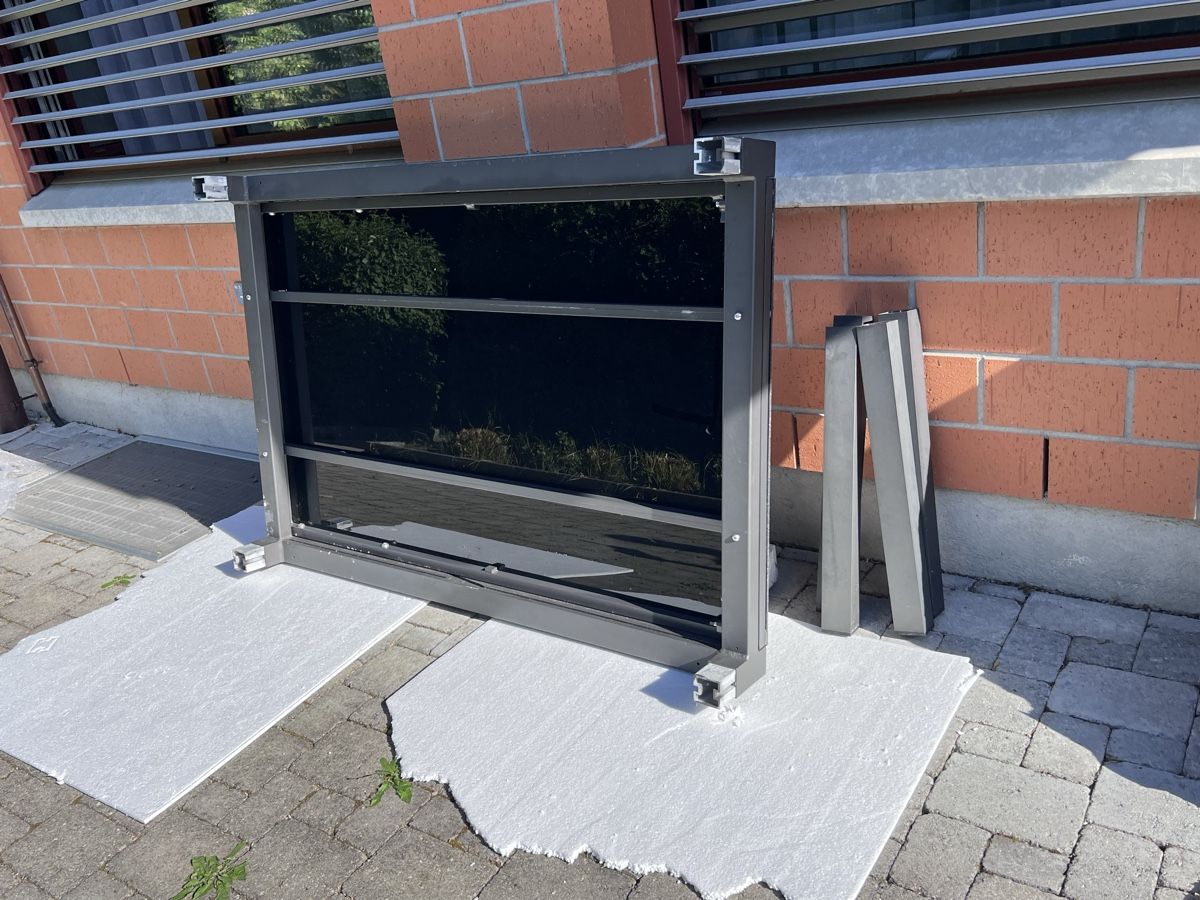 Tavoli: Gartentisch aus Metall & ESG Glas – Usato da Bremgarten b. Bern venduto da Iskuul 2