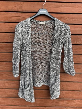 Strickjacke von Stradivarius / Grösse M