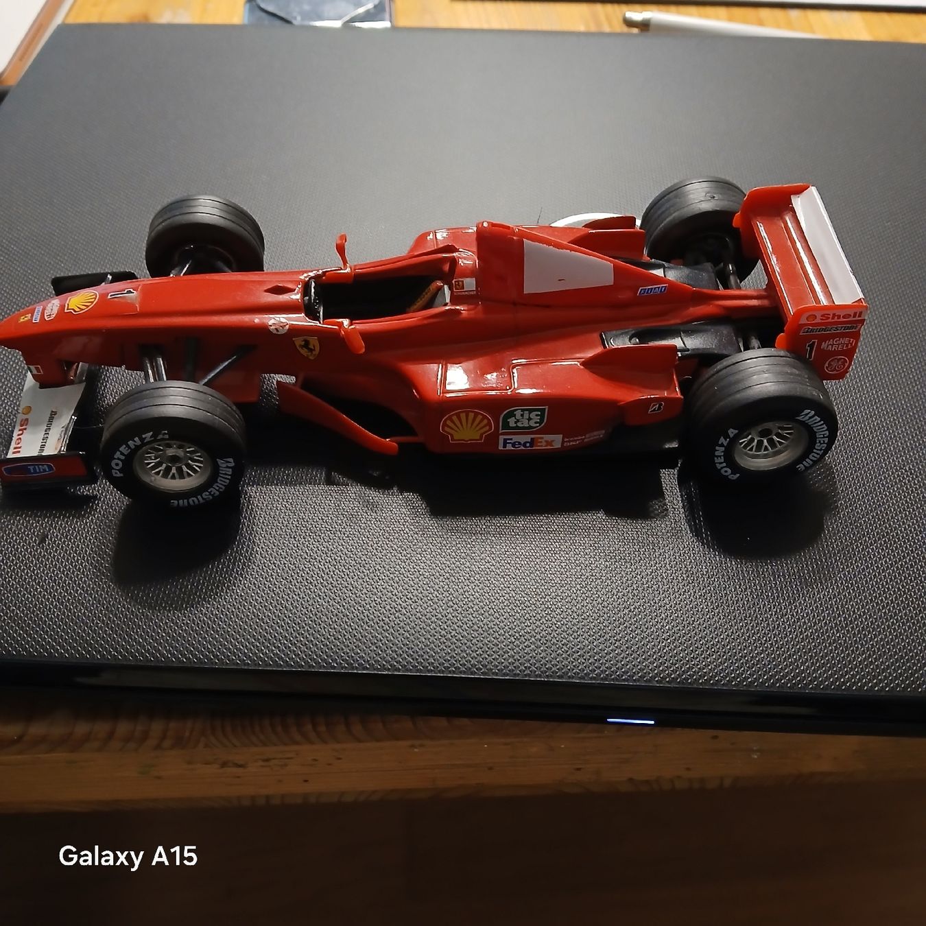 Bburago Modellini d'auto: Ferrari  F300 Modellauto 1/24 – Usato da Zug venduto da Ow66 1