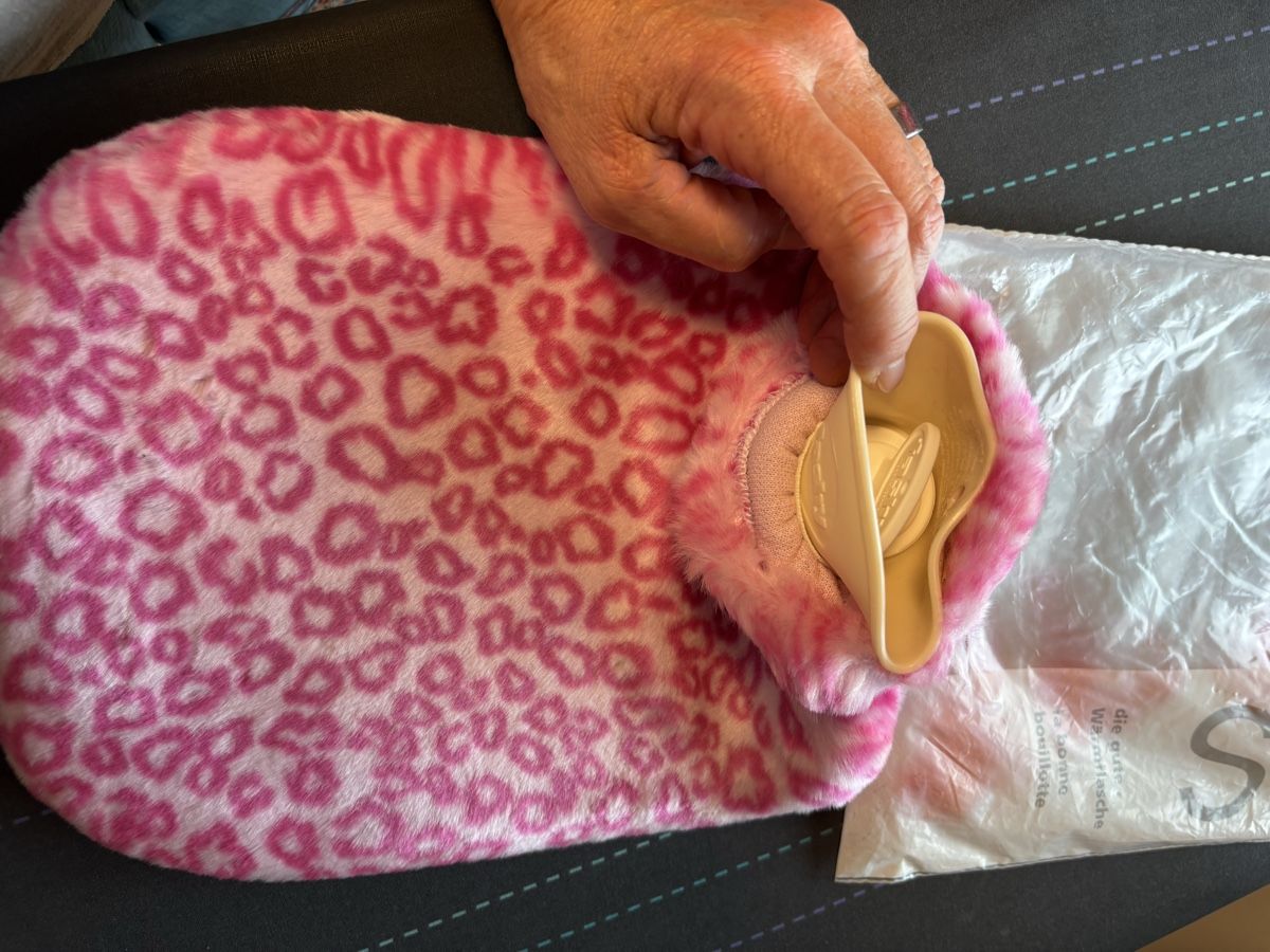 Sonstige antike Technik & Geräte: Bettflasche neu rosa – Neu (gemäss Beschreibung) aus Kesswil von Branca-01 1