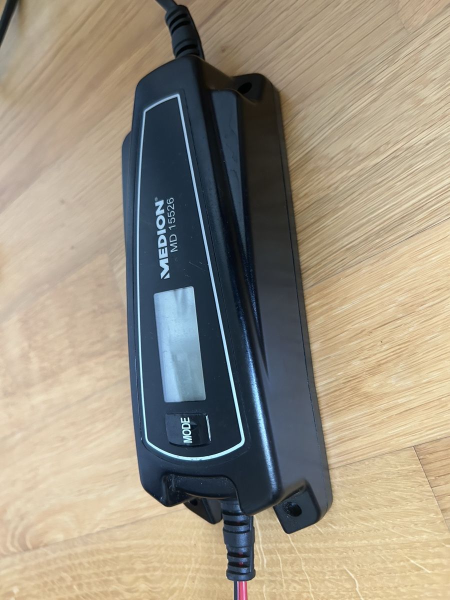 Batterie-Ladegeräte: Auto Motorrad Ladegerät Batterieladegerät 6/12V – Gebraucht aus Oberwil BL von 8Daniel1Hale 1