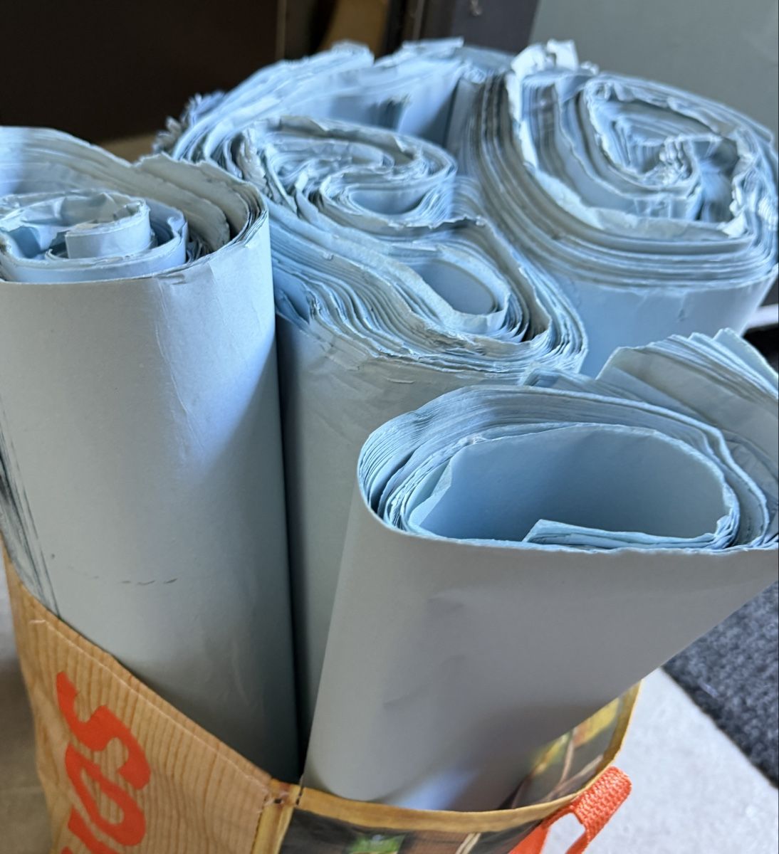 Papier: Seidenpapier hellblau – Restposten – Neuf (Voir description) à Adliswil par Kiambu