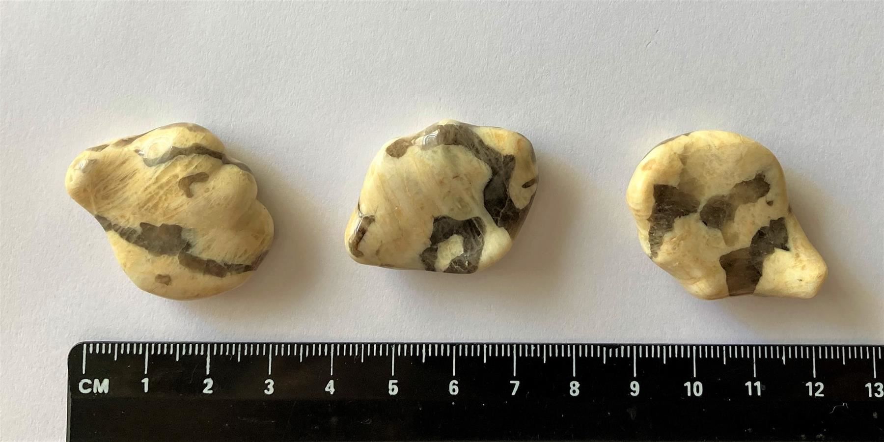 Perle (finte): 3 perles en Granit Grafit – Nuovo e nell'imballaggio originale da Goumoens-la-Ville venduto da brandonv