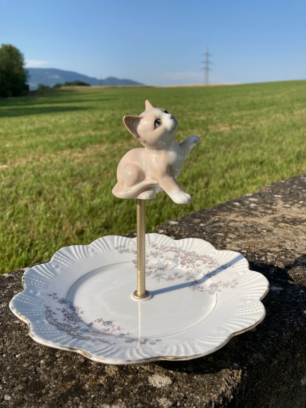 Piatti: Etagere mit Porzellan -  Kätzchen – Usato da Subingen venduto da ArtBead