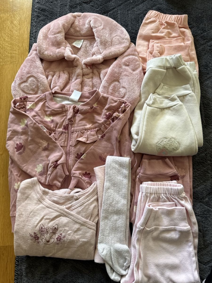 Lotti & Set di vestiti: Mädchen kleider set 68-74 – Usato da Biglen venduto da goz_h8dv
