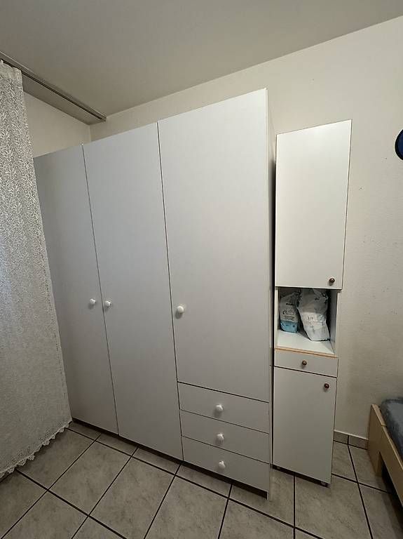 Armadi: Kleiderschrank und Abstellschrank – Usato da Bubendorf venduto da sar_9dgq