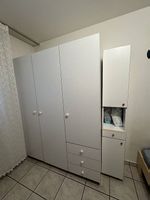 Kleiderschrank und Abstellschrank