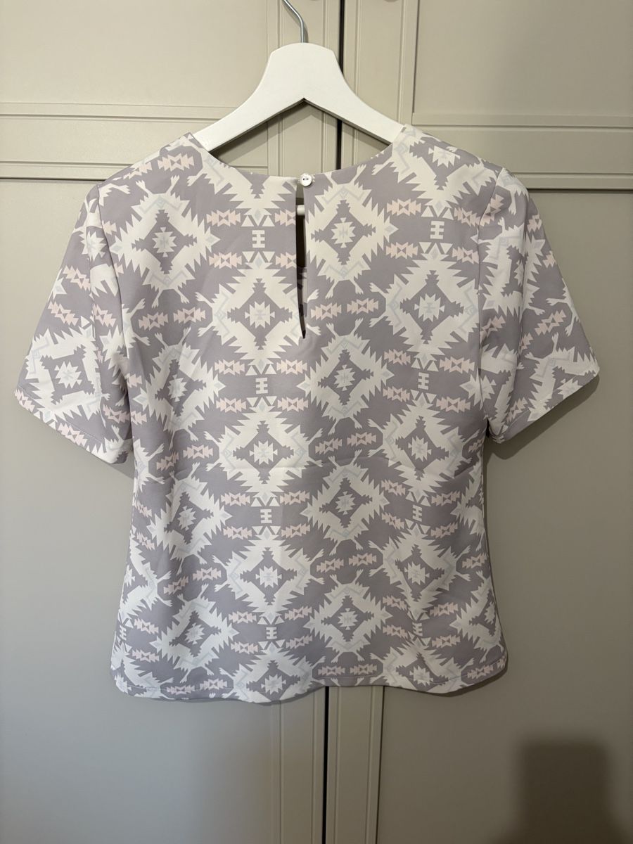 Top: Female viscose top 36 – Usato da Rolle venduto da gos_2xy5 1
