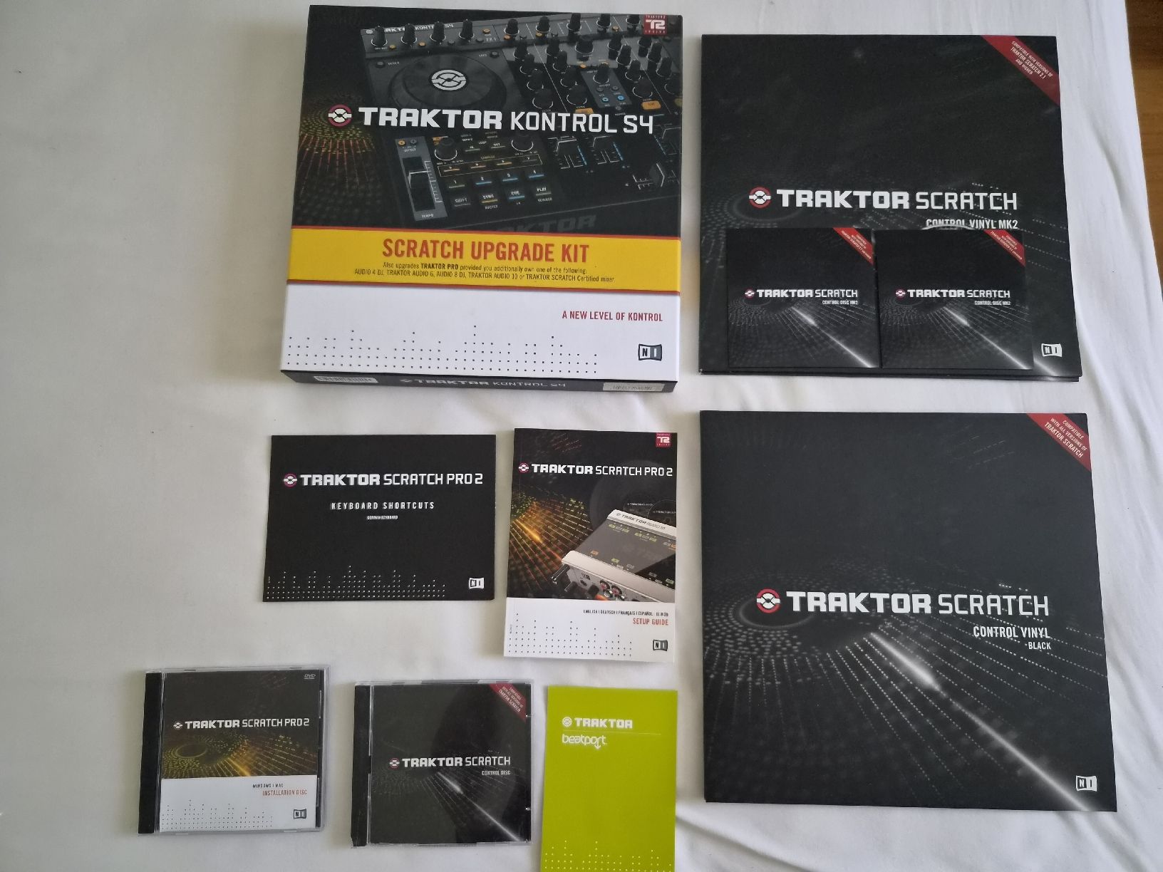 Traktor Console di mixaggio: Traktor Kontrol S4 MK1 + Scratch Pro 2 Set / Control Vinyl – Usato da Wettswil venduto da bobosss 1