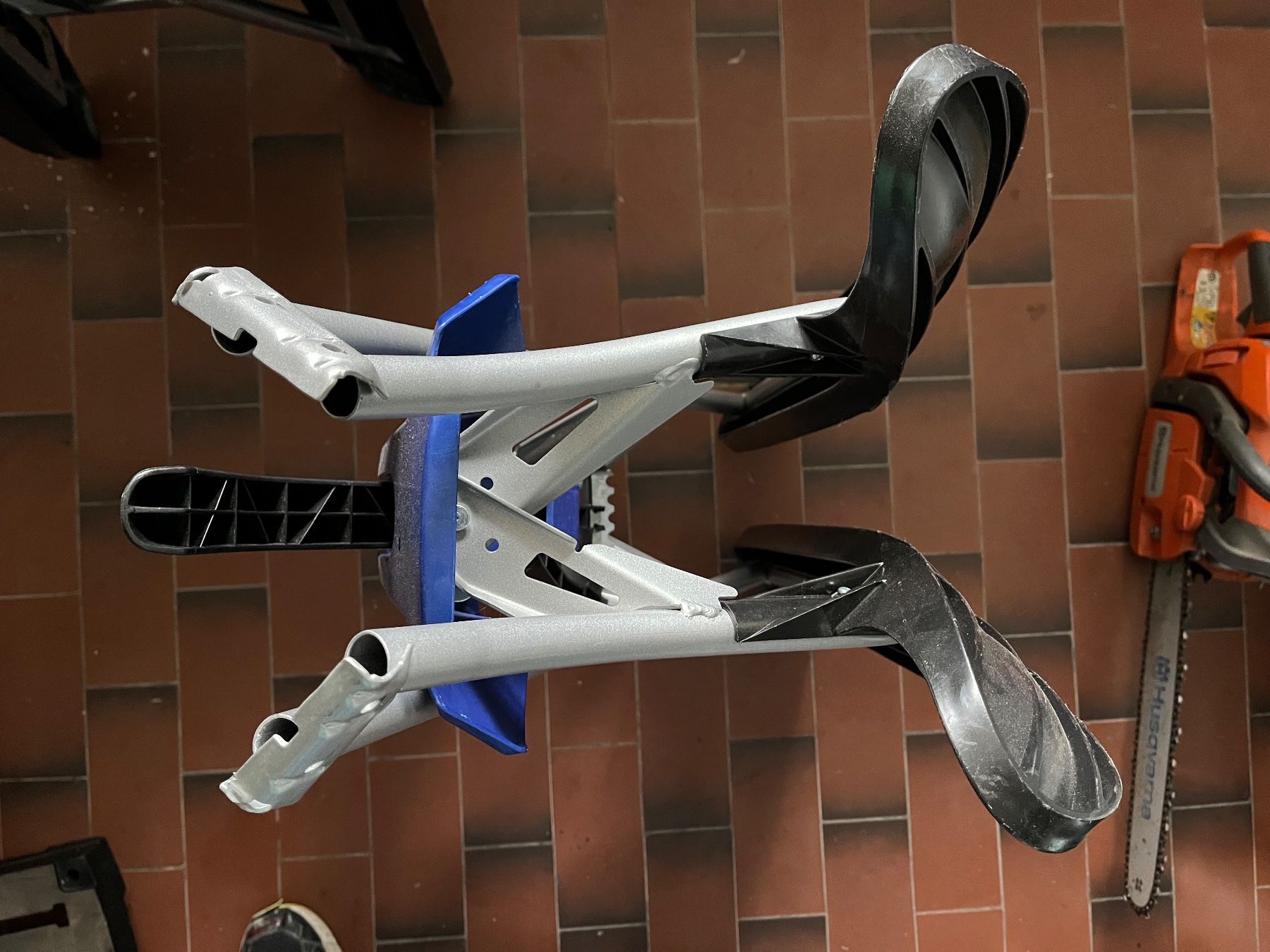 Hamax Schlitteln: Skibob, Bob, Schlitten – Gebraucht aus Haslen AI von  4