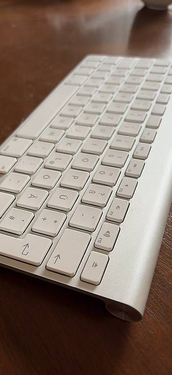 Tastaturen: Apple Tastatur, Bluetooth, keyboard – Gebraucht aus Zürich von Schneemond01 1