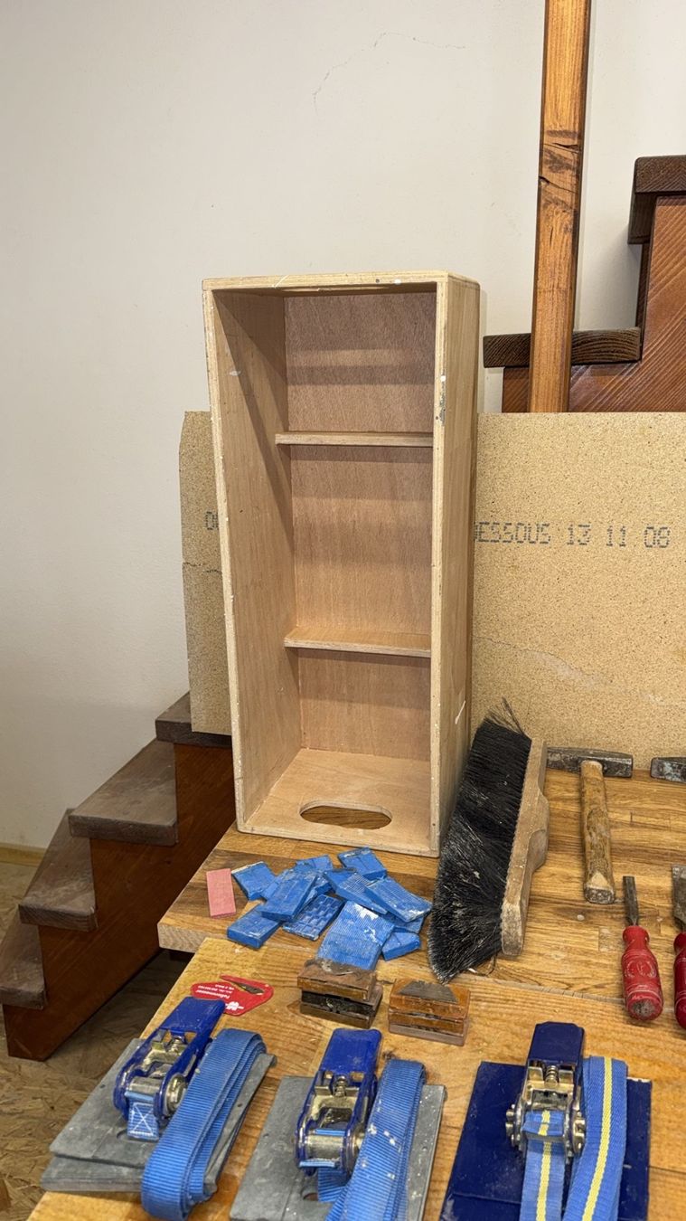 Tous les outils: Bodenlegerwerkzeug mit Kiste – D'occasion à Beringen par Maka1990 1