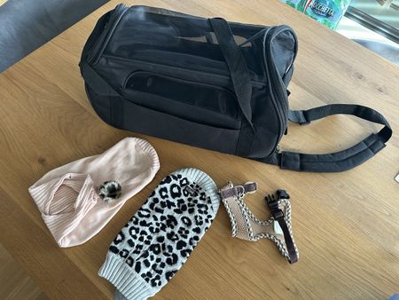 Hundetasche, Hundegeschirr, Hundepullover