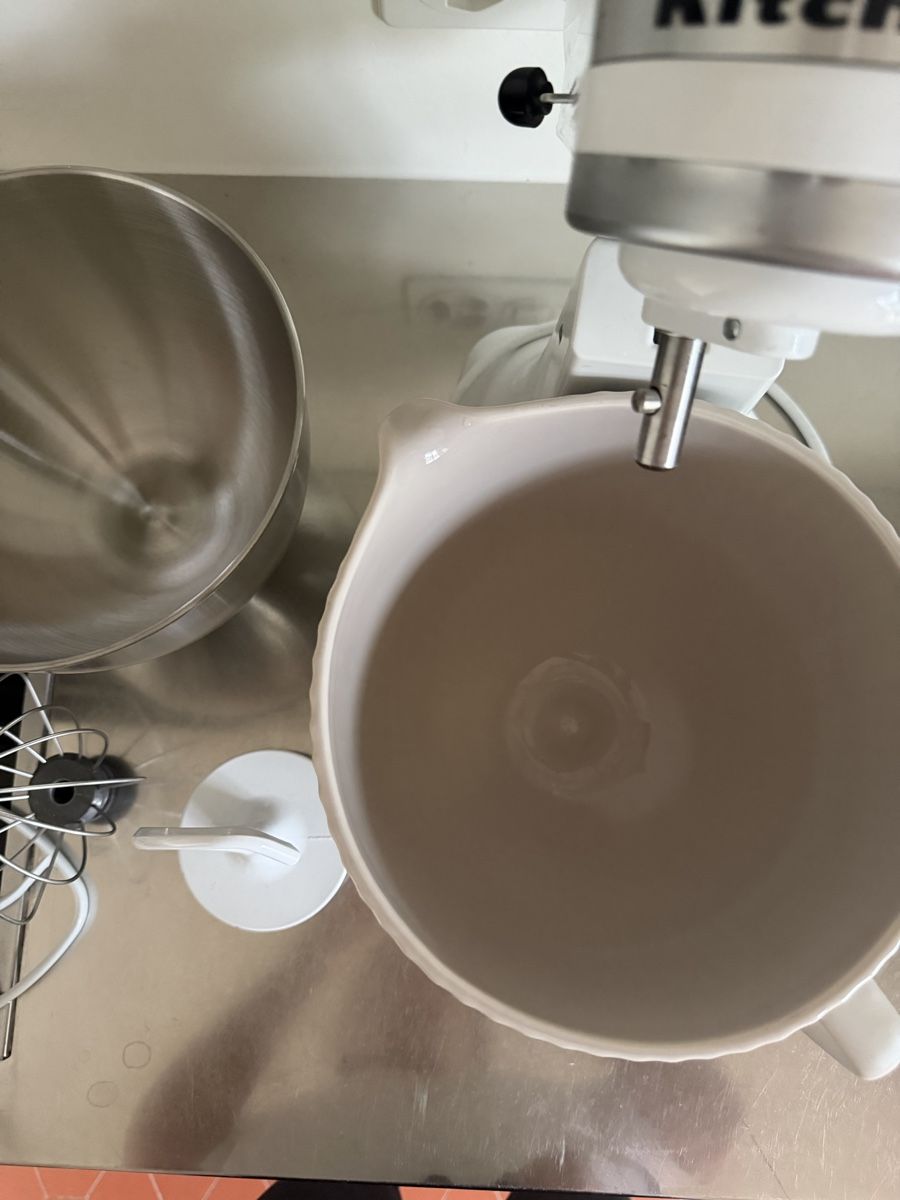 Kitchenaid Elettrodomestici da cucina: KitchenAid Küchenmaschine weiss mit Zubehör – Nuovo (secondo la descrizione) da Zürich venduto da san_7lmz 7