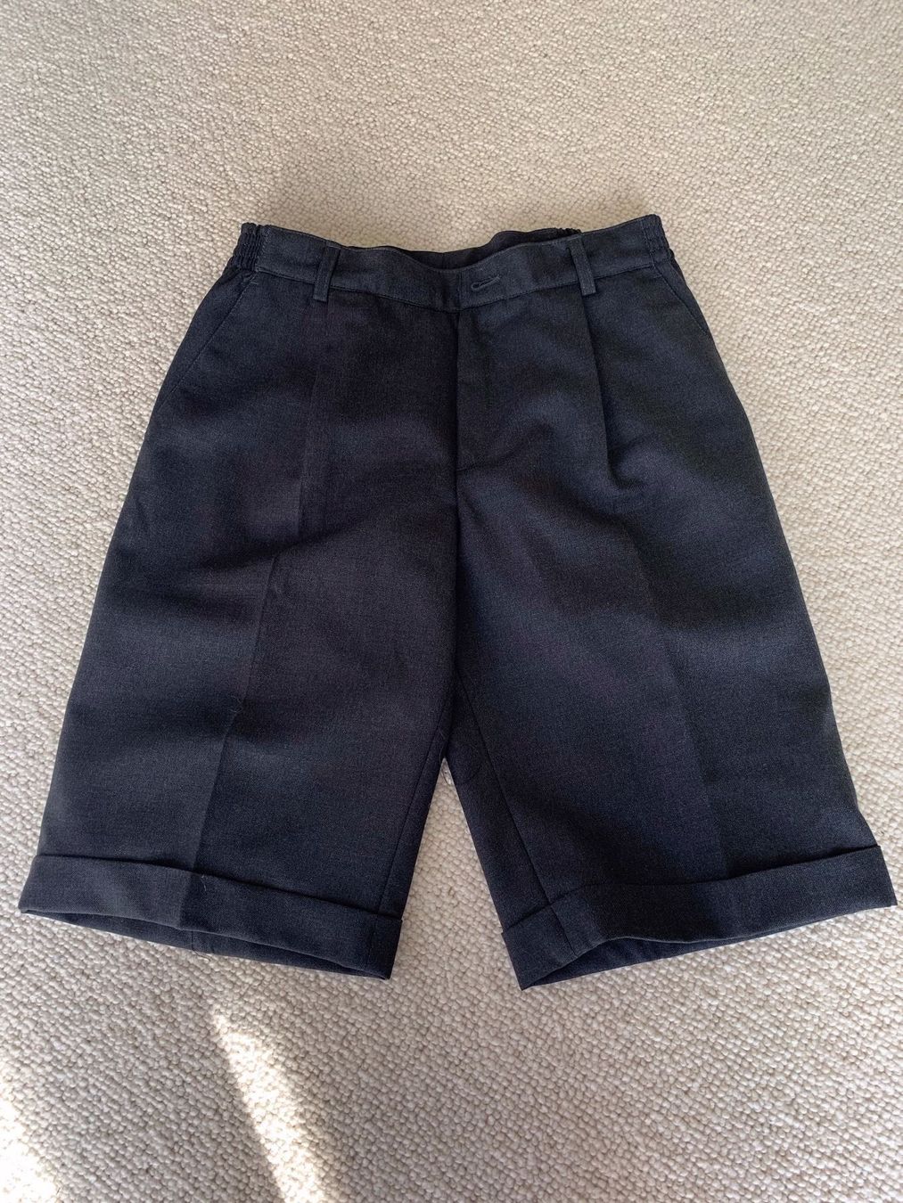 Pantaloni: Kurze elegante Jungenhose – Usato da Zürich venduto da Koska