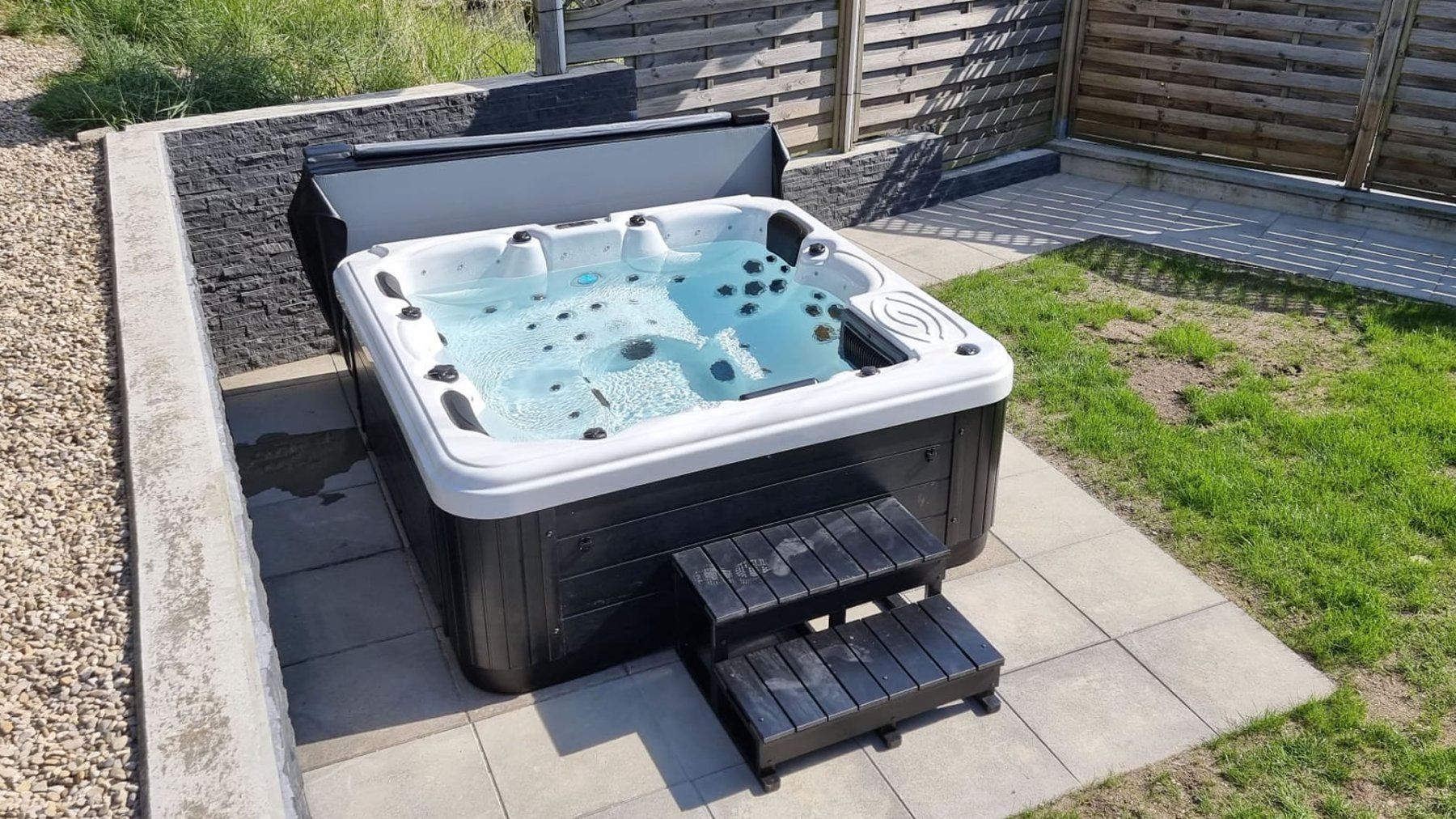 Whirlpool: Outdoor Whirlpool Stingray 6610 – Usato da Grenchen venduto da Wellnesspools 5