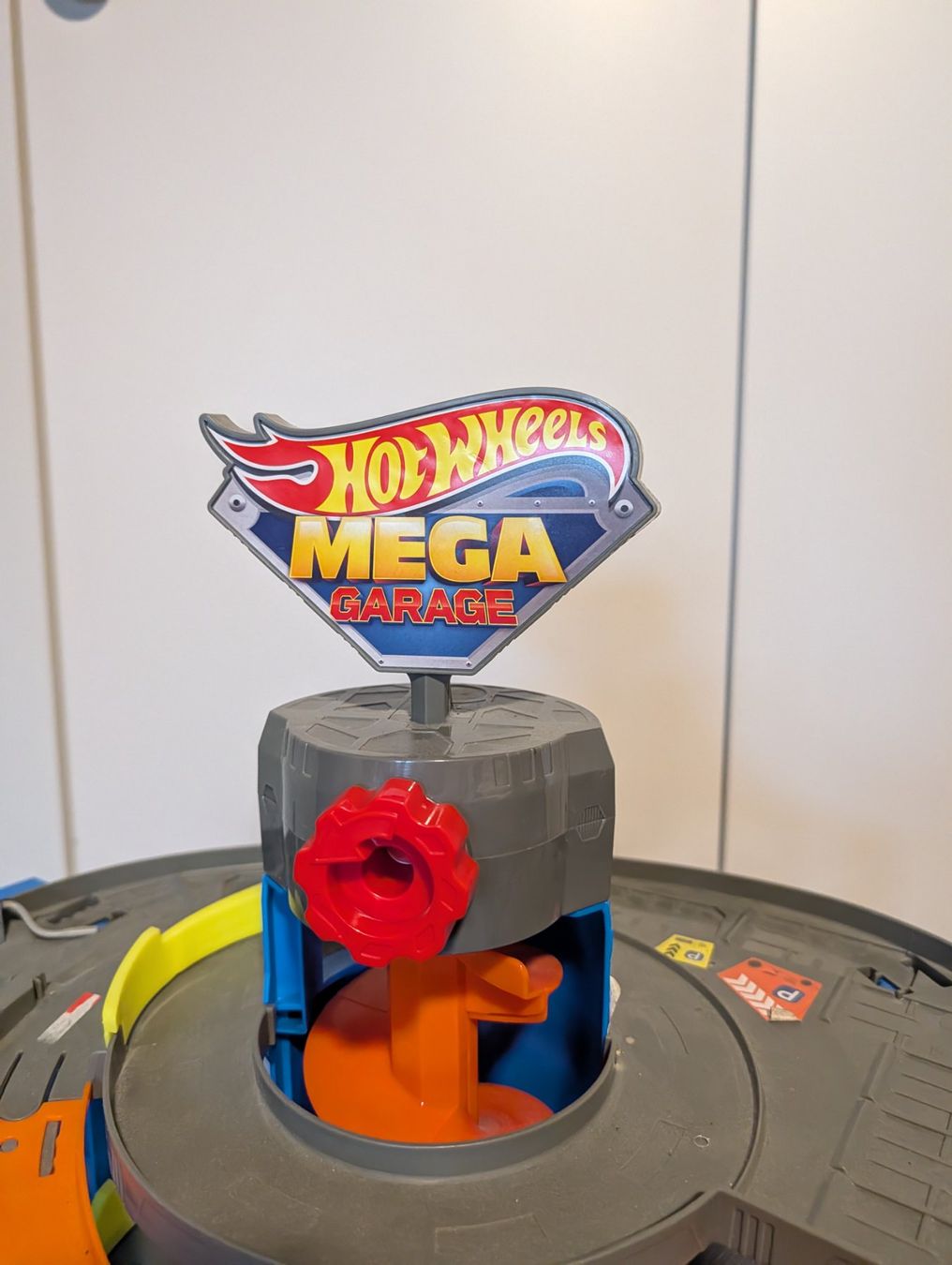 Hot Wheels Giocattoli: Hot Wheels City Mega Garage – Usato da Hochdorf venduto da Lithops 2