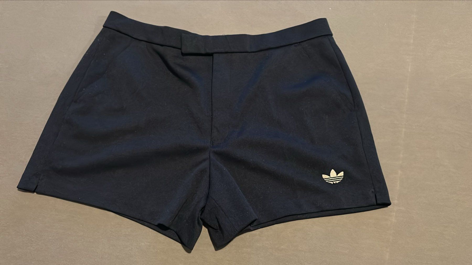 Adidas Pantaloni: Pantaloncini Adidas tg.52 – Usato da Melano venduto da H-Sara