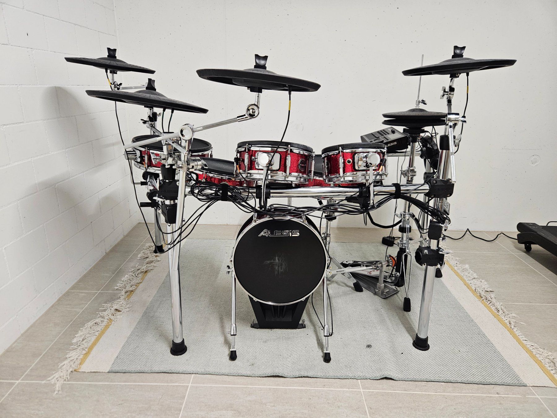 Alesis Musikinstrumente: Alesis Strike Pro Drumkit – Gebraucht aus Mettmenstetten von thesb