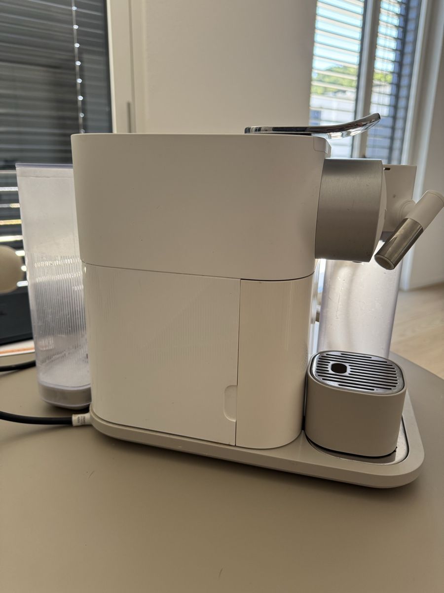Macchine per caffè & Macchine per espresso: Nespresso Gran Lattissima 2.0  – Usato da Killwangen venduto da mariya_ruba 2