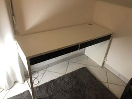 Im Set : IKEA Schreibtisch + Bürostuhl + LED Lampe