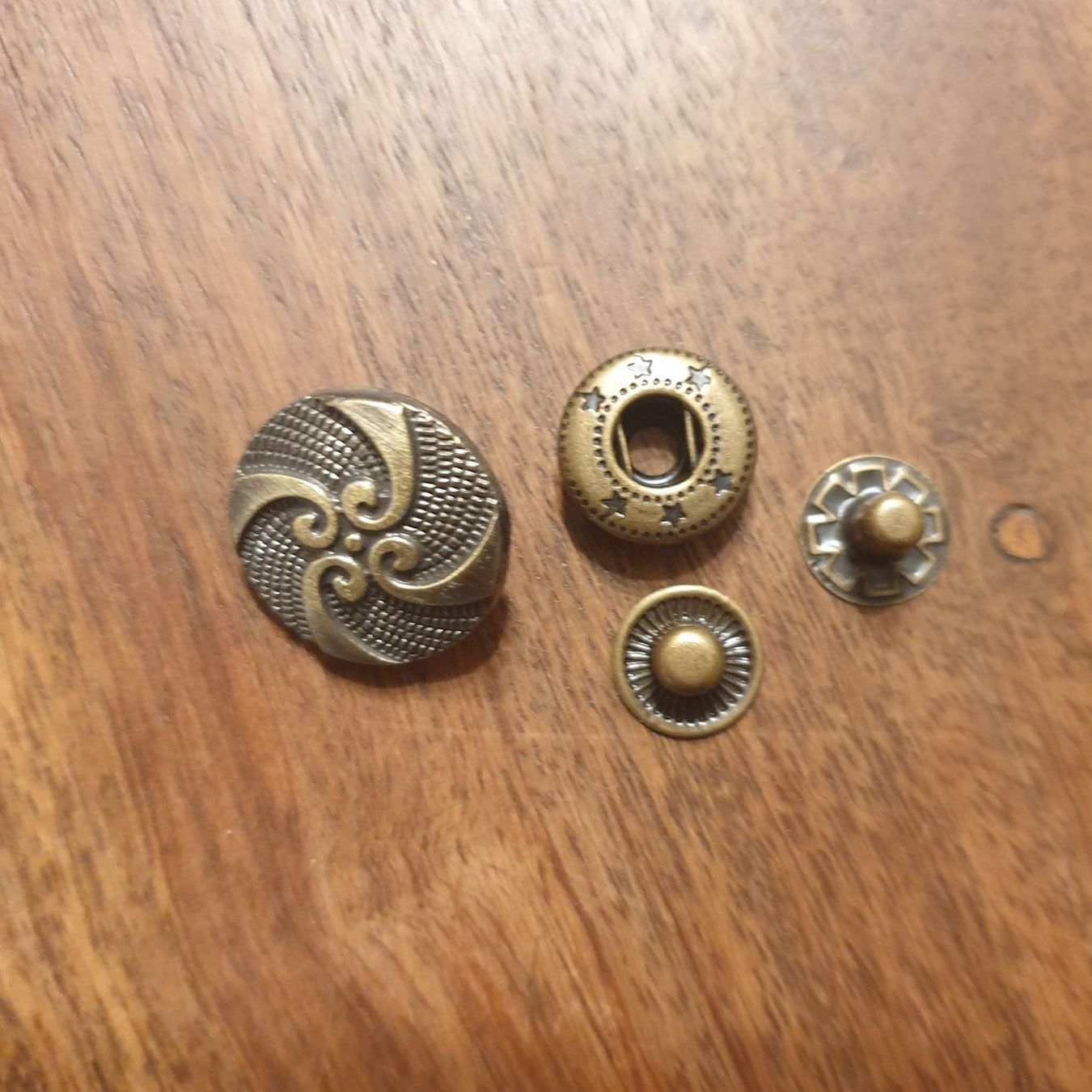 Bottoni: Druckknopf Ornamente altmessing 17 mm – Nuovo e nell'imballaggio originale da Wiesenberg venduto da mountain-merch 1