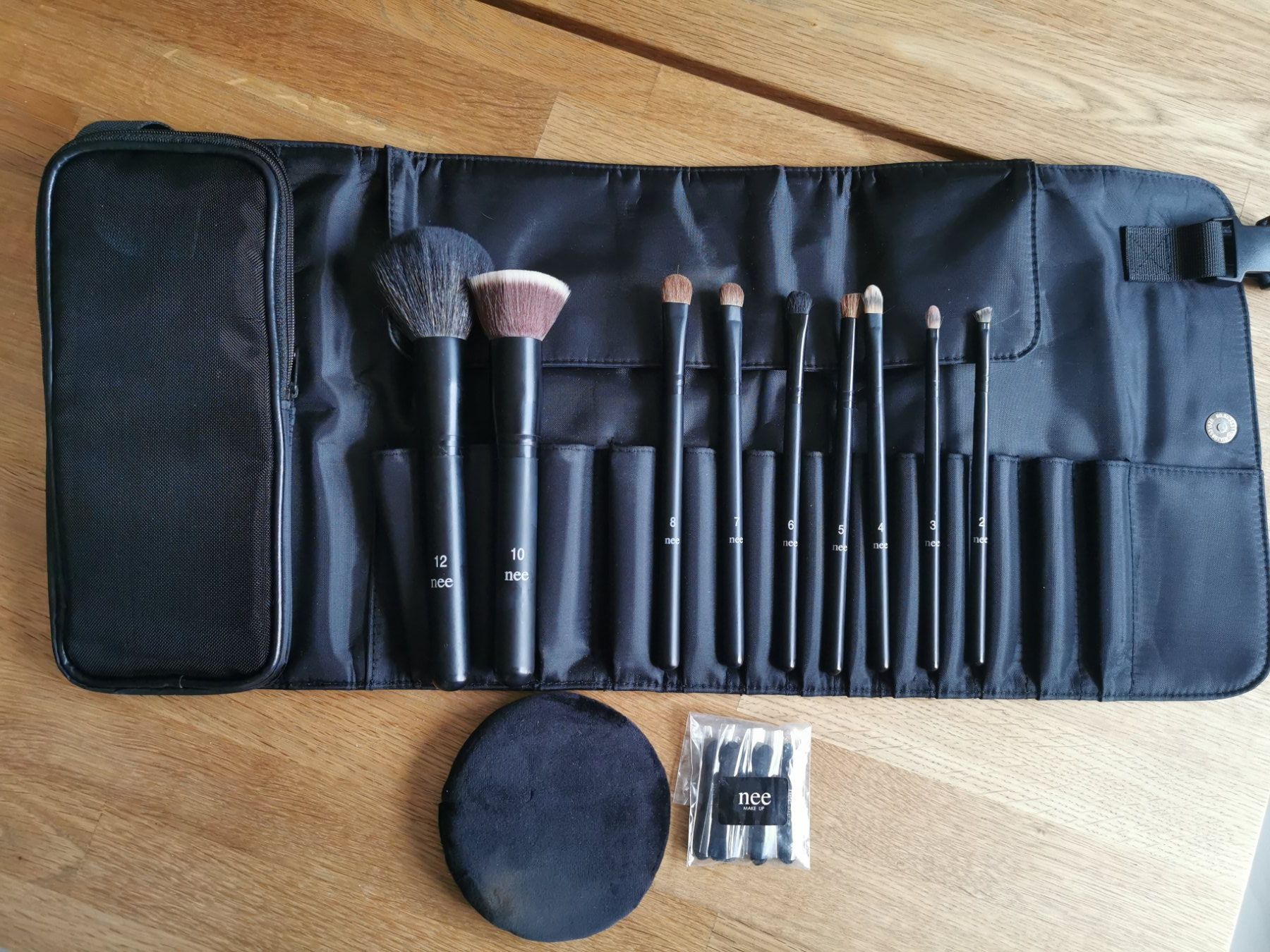 Make-up: NEE Professional Brushes Set black – Gebraucht aus Gunzgen von 0Aurin0 1