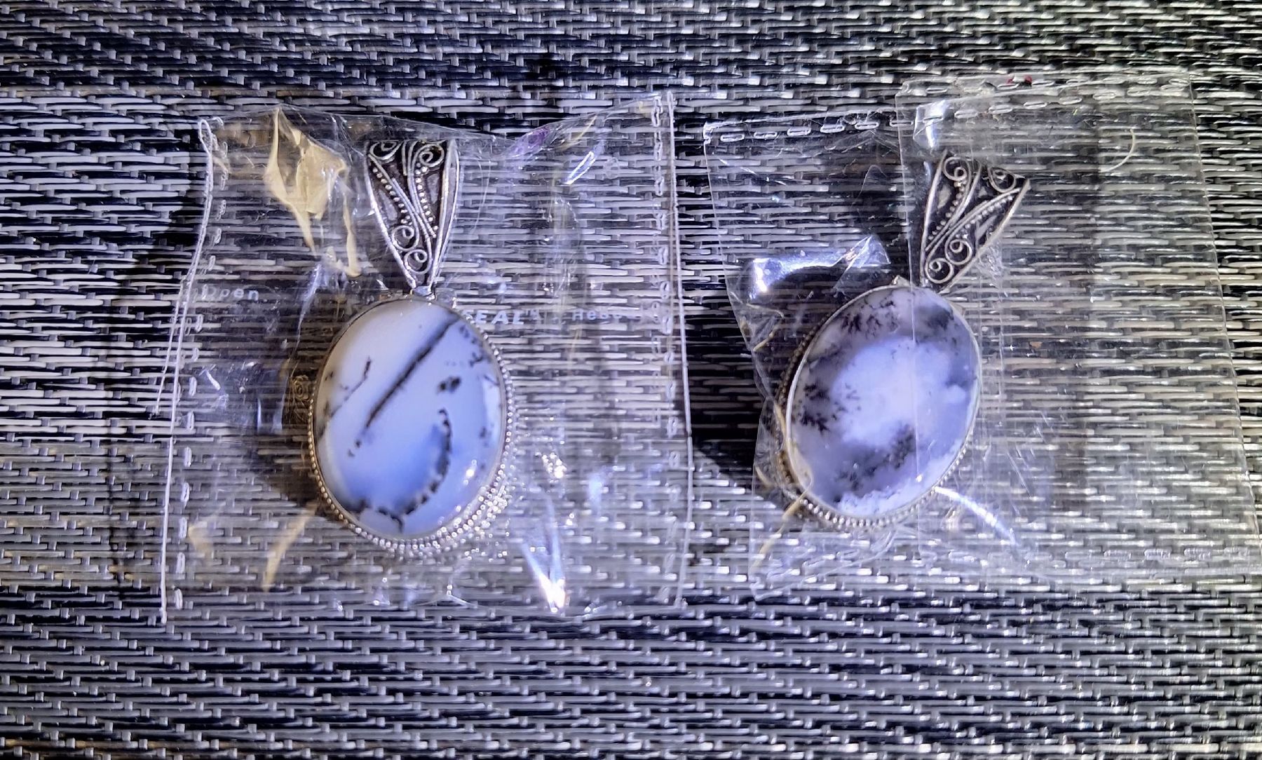 Ciondoli: a vendre pendentif  – Nuovo e nell'imballaggio originale da Estavayer-le-Lac venduto da dor_q6y8