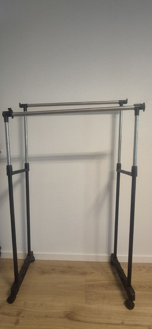 Garderobe: Kleiderständer Doppelstange  – Gebraucht aus Kriens von mic_p5qk