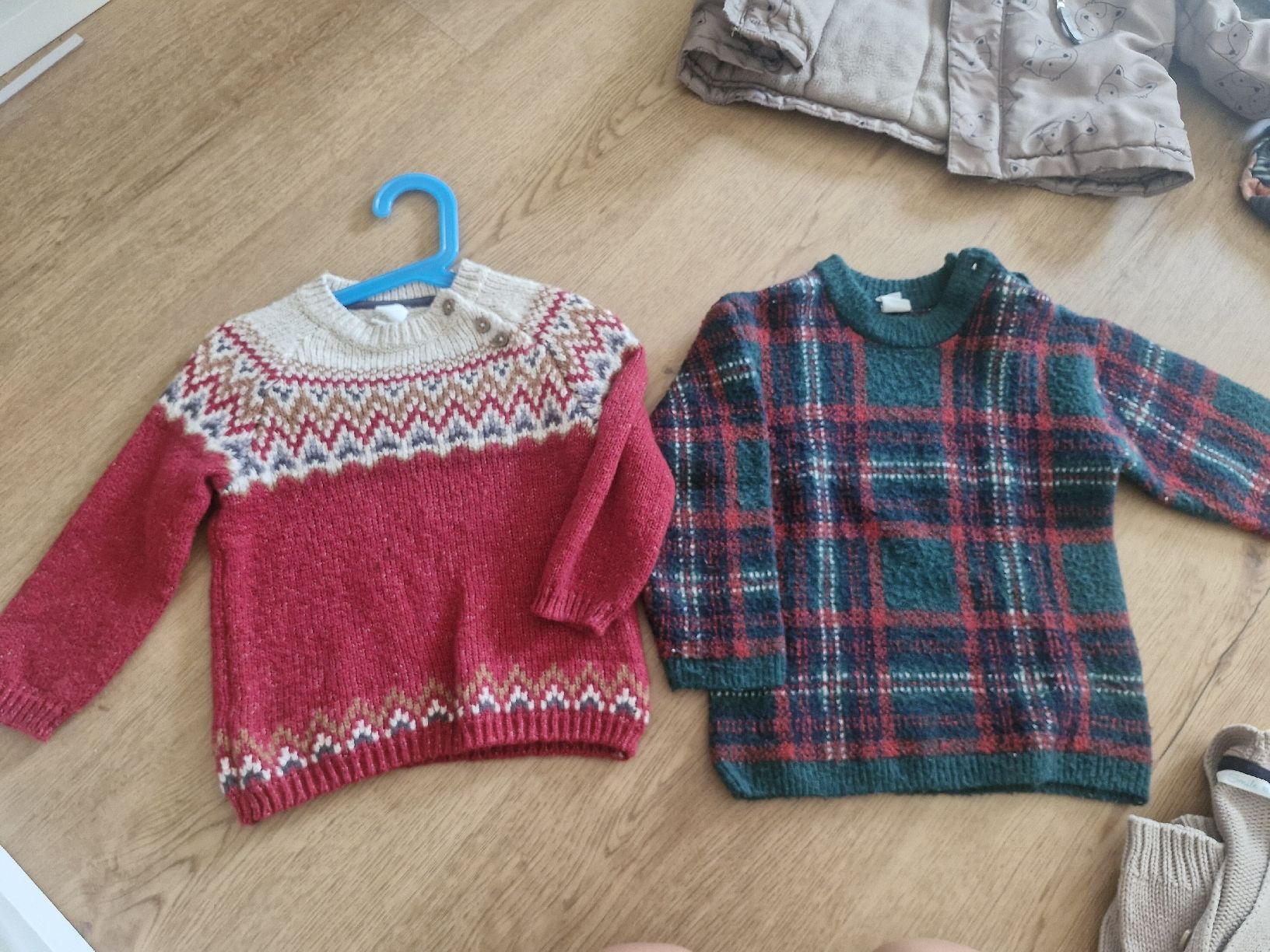 Pullover & Sweatshirts: 2 Winter/Weihnachts Pullover  Gr. 92/98  – Gebraucht aus Aesch BL von Dias2202