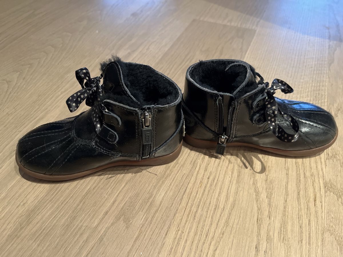 Ugg Scarpe per ragazzi: UGG Winterboot -Gr.26 – Usato da Brütten venduto da Aerox82 2