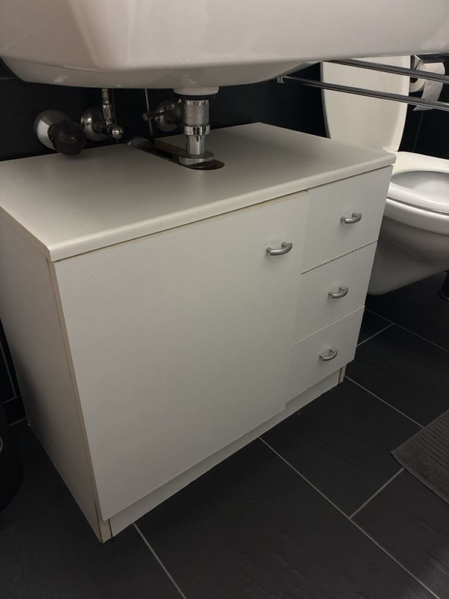 Badezimmermöbel: WC Schrank – Gebraucht aus uster von gra_mbq7