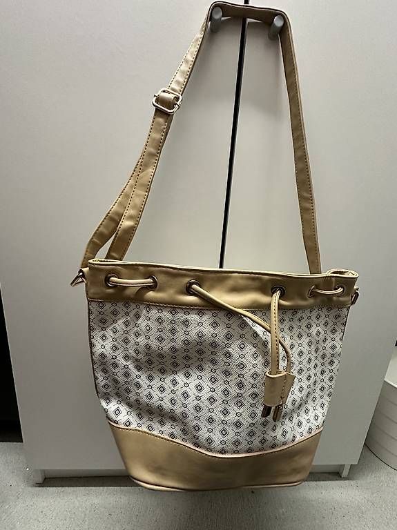 Borse da donna: Tasche / Umhängetasche – Usato da Zürich venduto da mel_v8qp 1