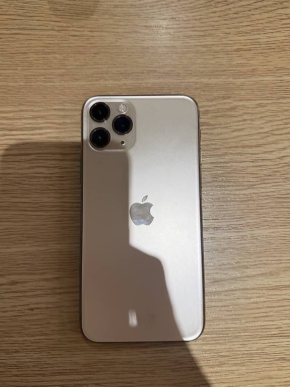 Handys / Smartphones: Iphone 11 Pro – Gebraucht aus Basel von alp_568c
