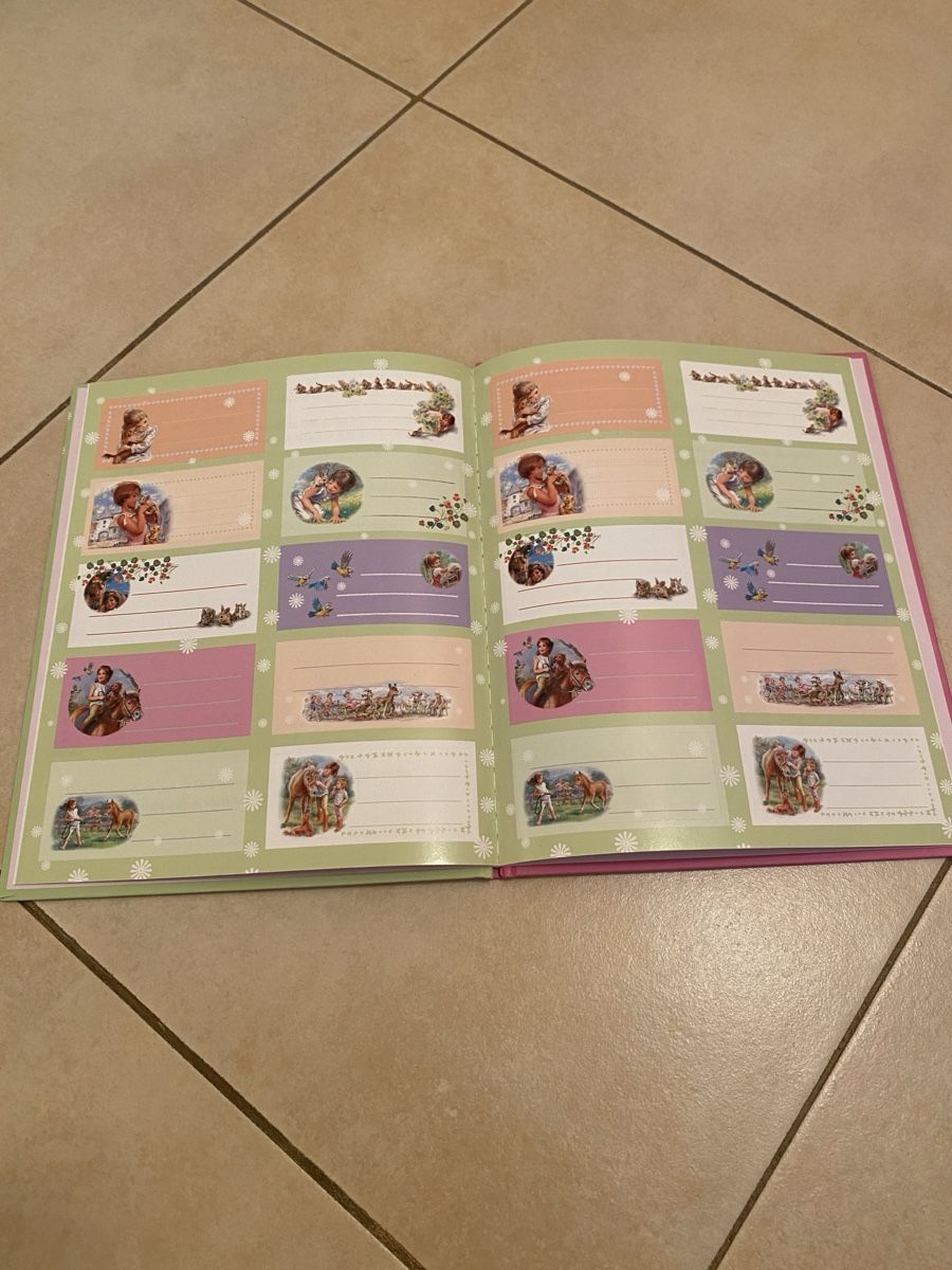 Libri: Livre Martine avec autocollants – Nuovo (secondo la descrizione) da Arzier-Le Muids venduto da ma_gd4 1