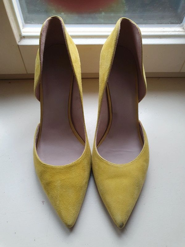Scarpe da donna: Escarpins jaune en daim 42 – Usato da Geneve venduto da Monthoux13 1
