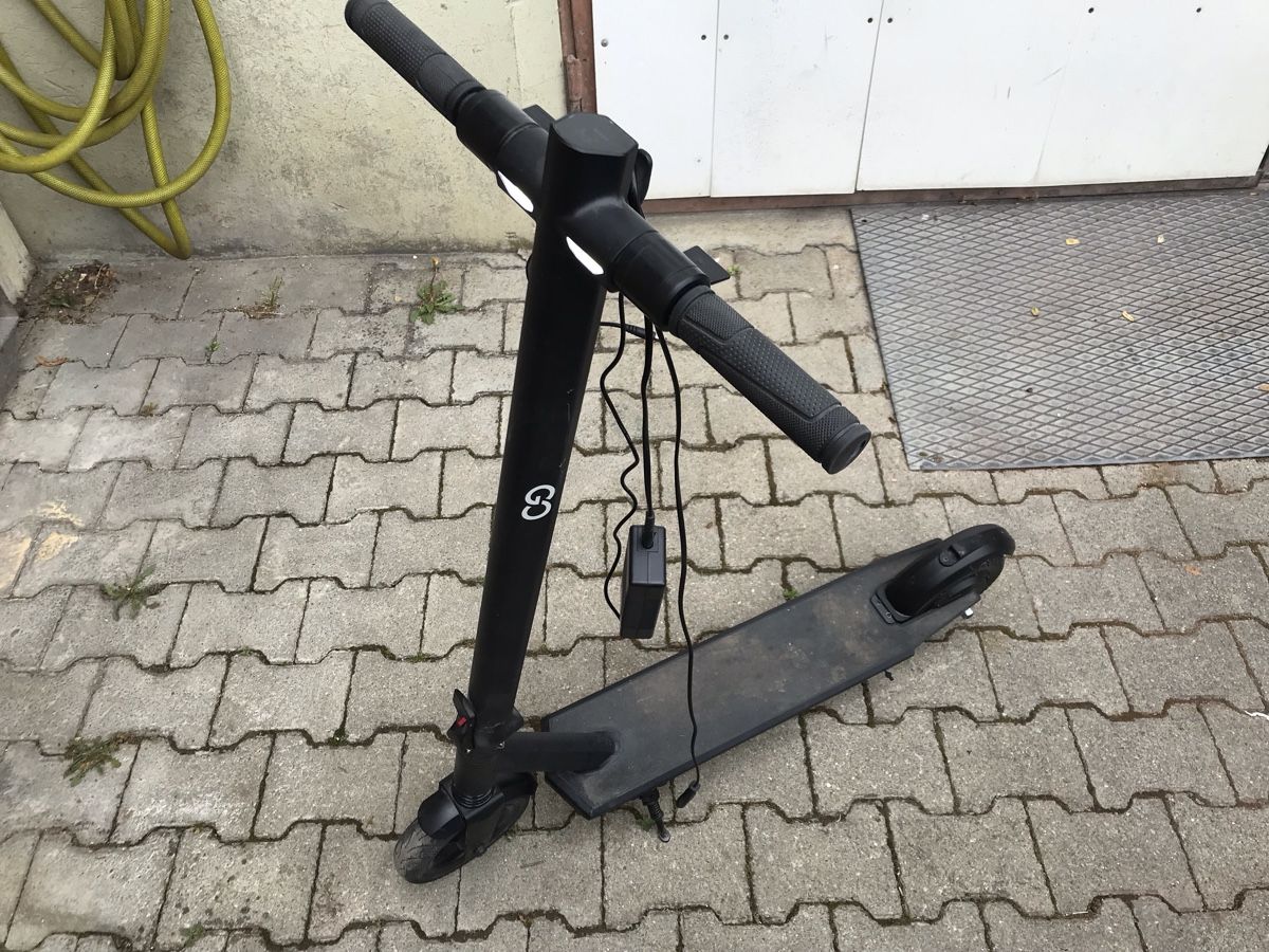 Voiturettes électriques: Elektro Scooter schwarz defekt E4 Fehler mit Ladegerät – Défectueux à Neuenhof par Tvr2