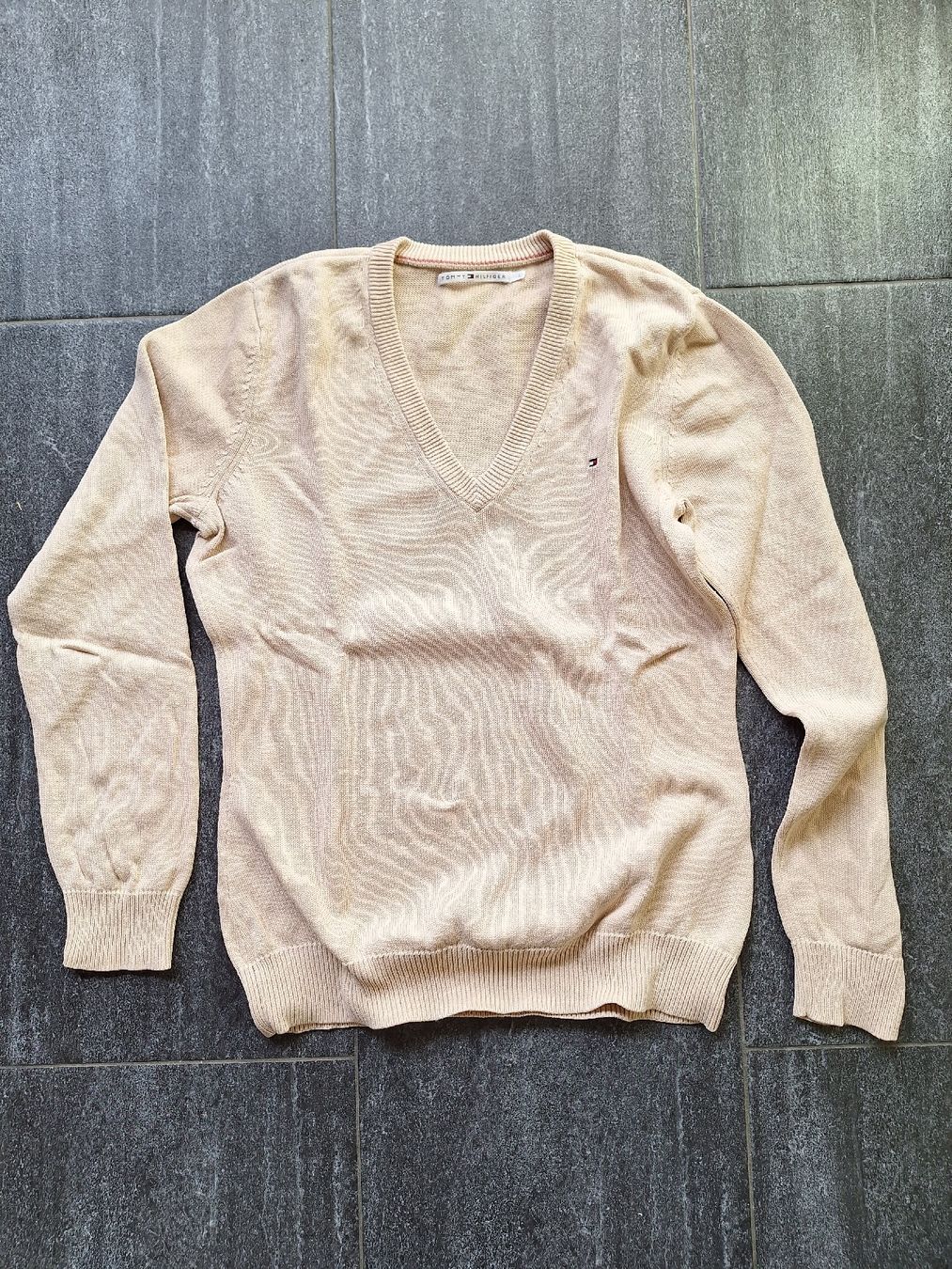 Tommy Hilfiger Pullover & Sweatshirts: Tommy Hilfiger Pullover V-Ausschnitt beige Grösse L – Gebraucht aus Utzigen von Velvet8