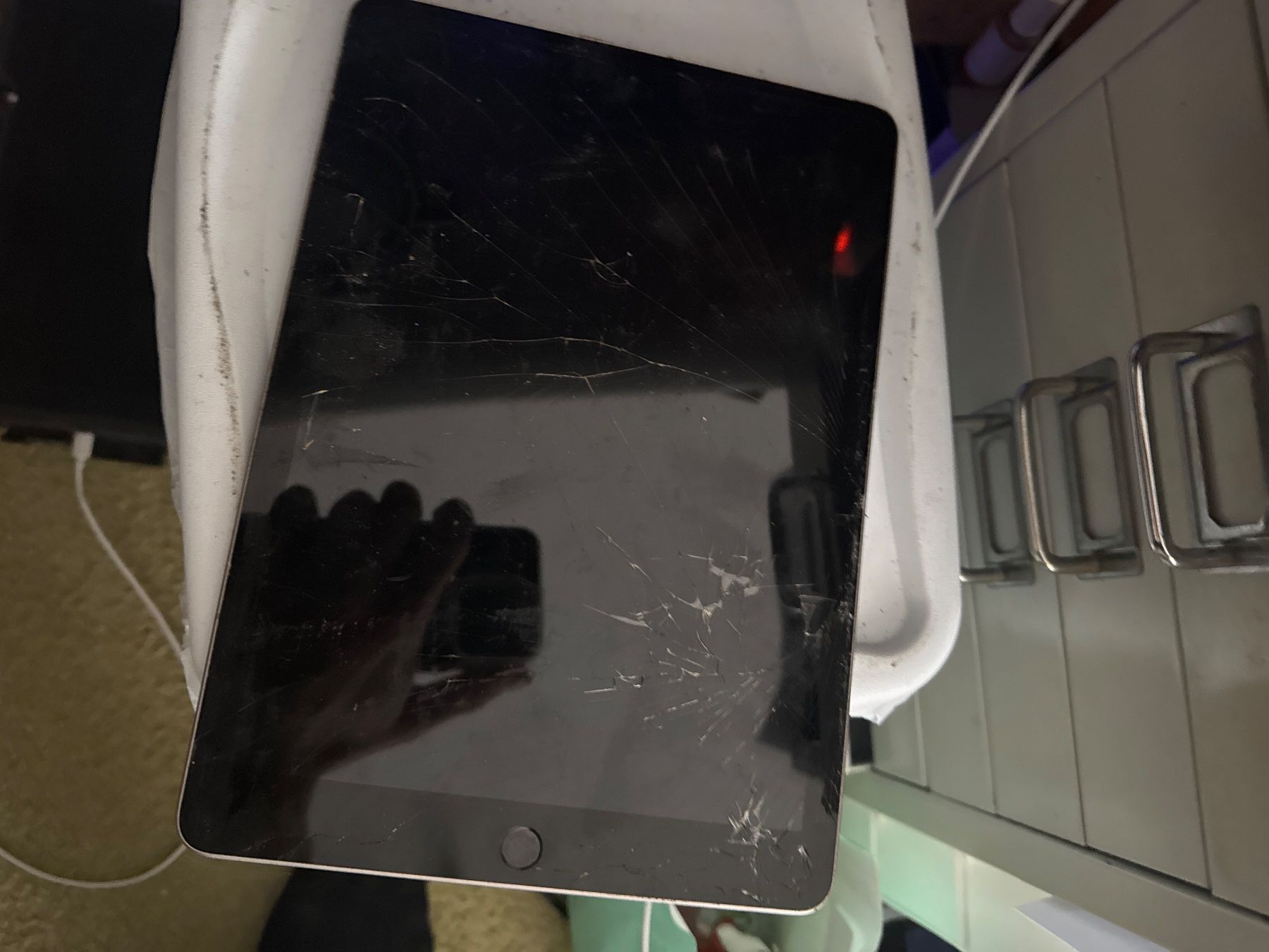 Apple Tablet PC: Ipad 6. Generation - A1893 - icloude – Difettoso da Olten venduto da HoYa01 2