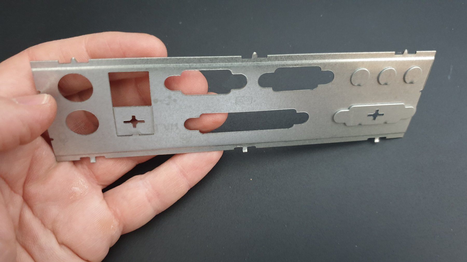 Schede madri: Mainboard Anschlussabdeckplatte – Usato da Stäfa venduto da Supertramp73 2