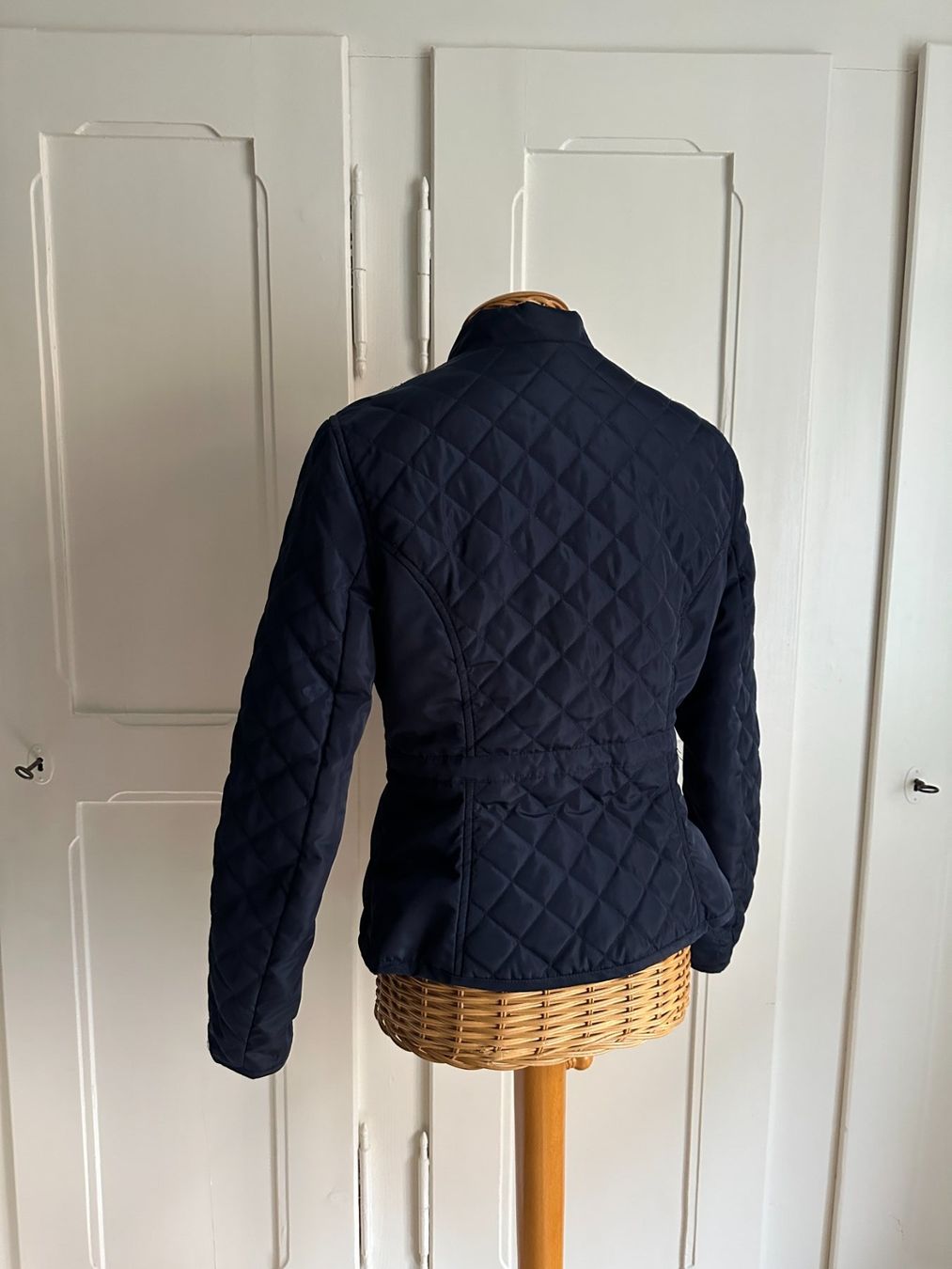 H&M Jacken: Steppjacke dunkelblau figurbetont - 38 – Gebraucht aus Zürich von Diazaio 2