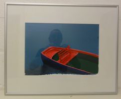Aquarell rotes Boot auf blauen Wasser (Signiert HIS 2000)