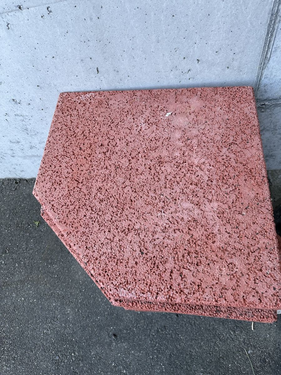 Rivestimenti per pavimenti: Tonplatten – Usato da Däniken SO venduto da Tarantel7