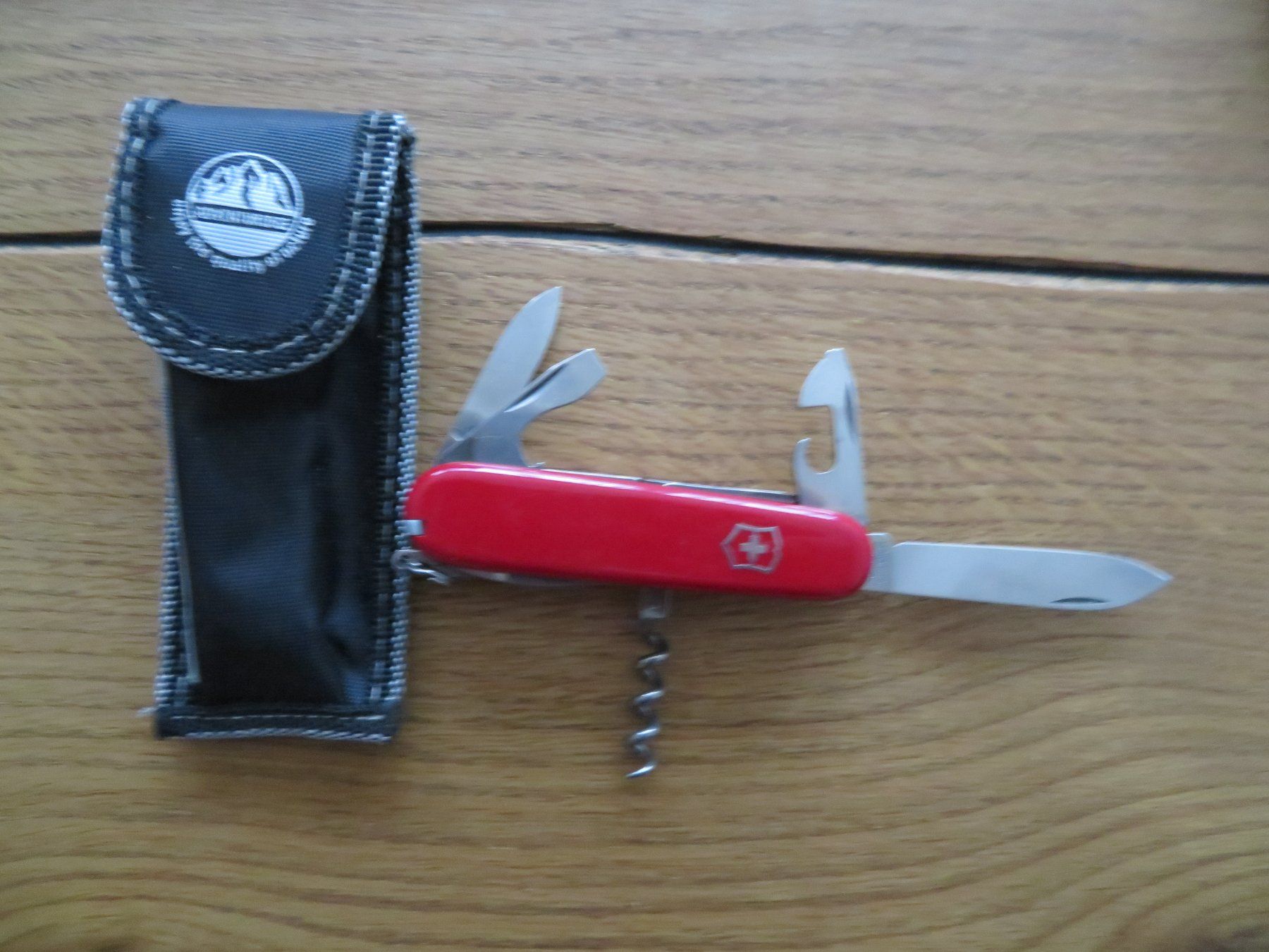 Victorinox Coltelli tascabile: Victorinox Sackmesser mit Etui, neu – Nuovo (secondo la descrizione) da Zürich venduto da max_cp5f
