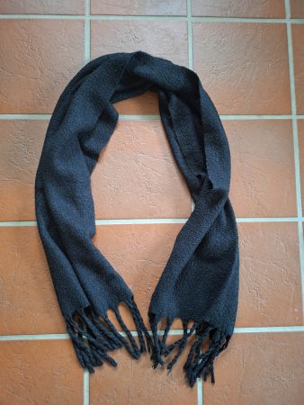 Schwarzer Schal / Foulard mit Fransen, Länge 205cm