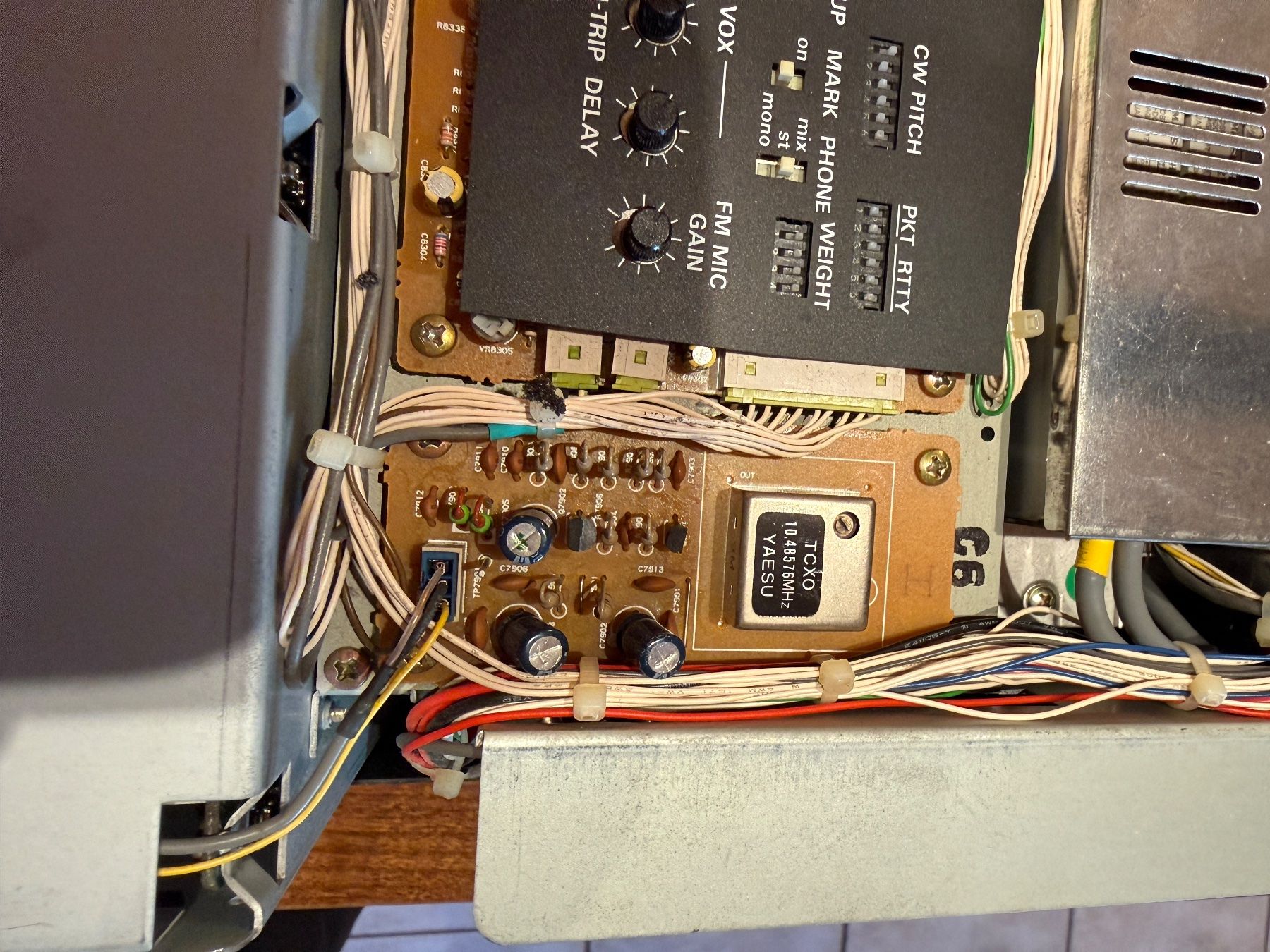 Yaesu Radiocomunicazione: Yaesu  FT 1000 (kein D) 200 Watt Ausgangsleistung – Usato da Lützelflüh-Goldbach venduto da Wurschdsalat 3