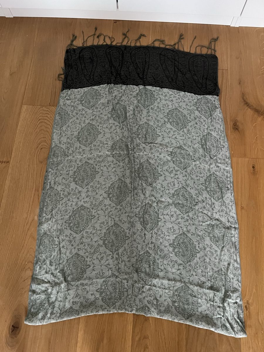 Foulards, Tücher & Schals: Écharpe verte – Neu (gemäss Beschreibung) aus St. Prex von Nikolletta