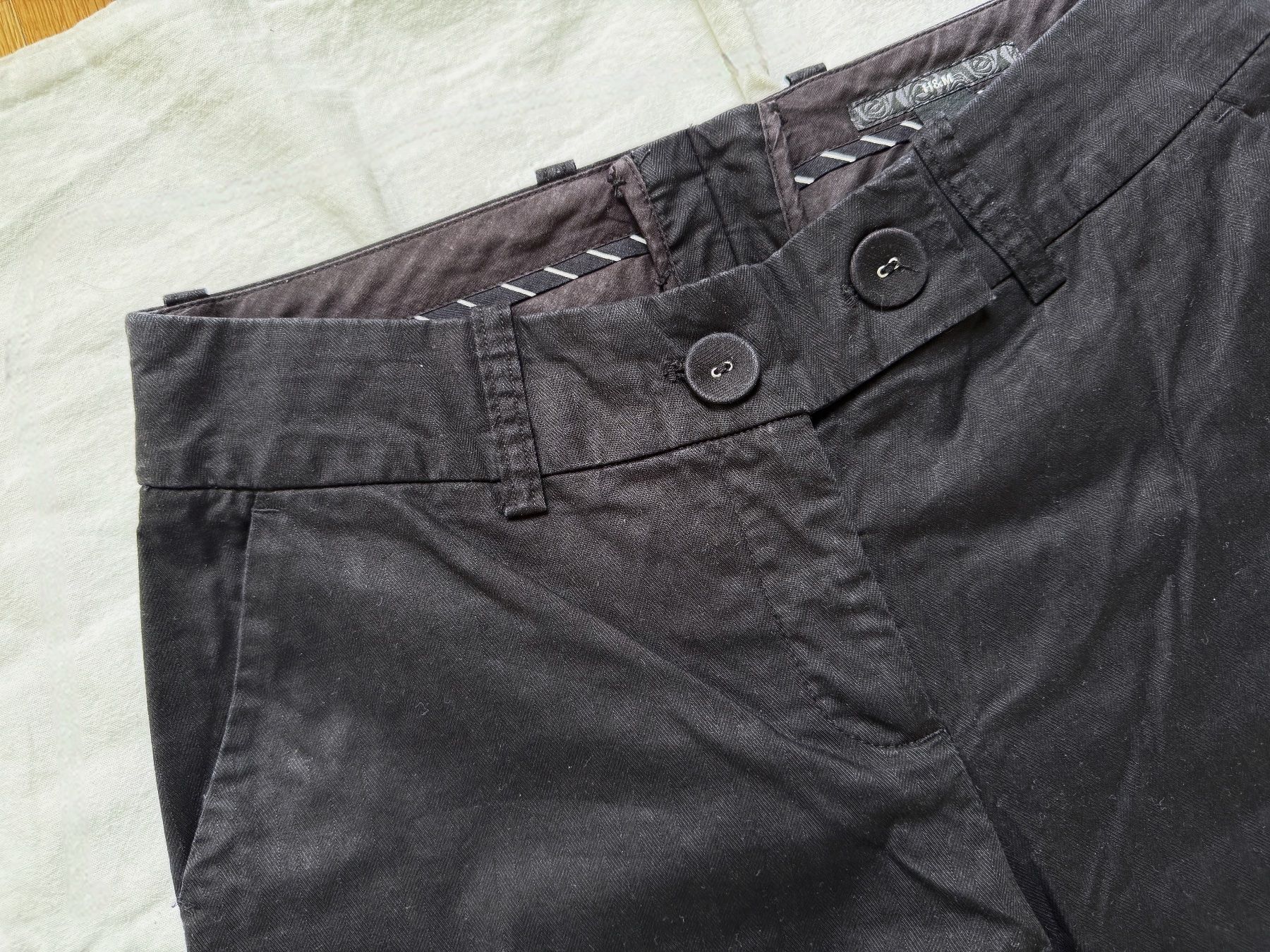 H&M Pantaloni: H&M, Stoffhose dunkelblau, Gr. 34 – Nuovo (secondo la descrizione) da Basel venduto da Solaia28 3