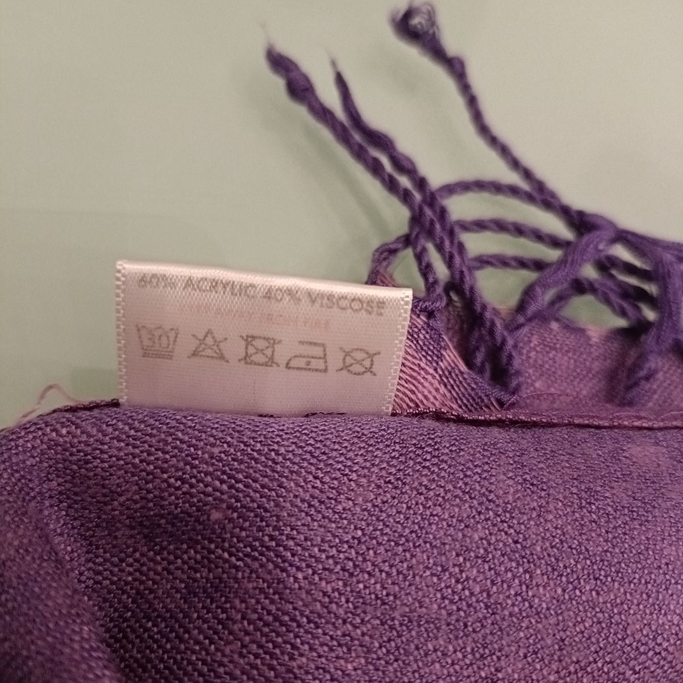 Foulard & Sciarpe: Lilafarbener Schal mit keltischem Muster – Nuovo (secondo la descrizione) da Sitterdorf venduto da imsis 4
