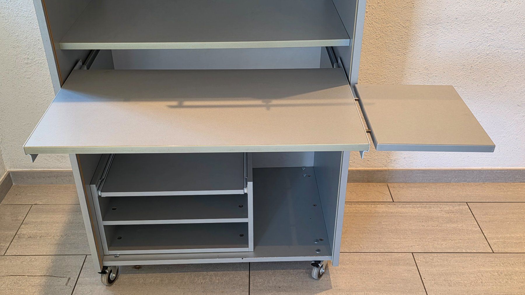 Schränke: Hochwertiger mobiler Computerschrank mit Rolladen, 164x80x60 – Gebraucht aus Feusisberg von ajjcrf44 1